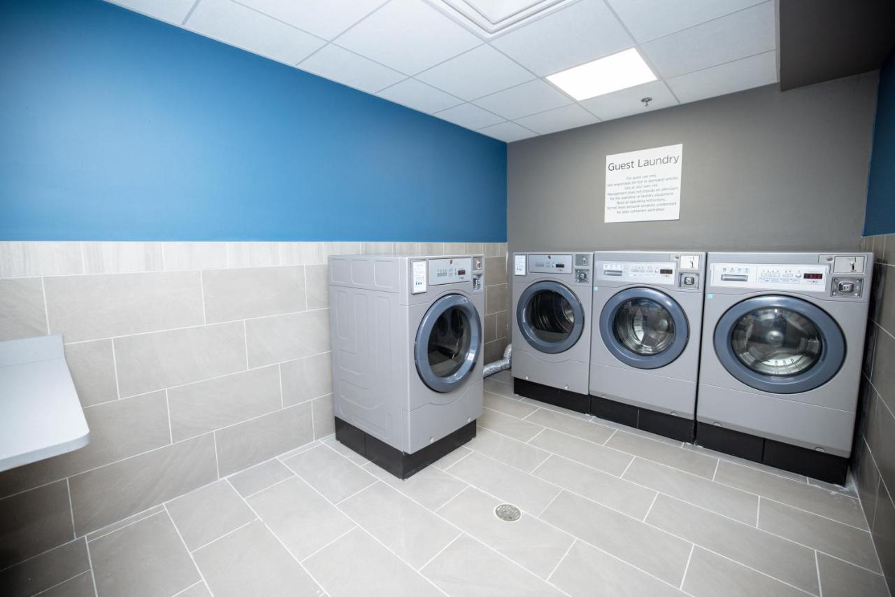 Holiday Inn Express & Suites Tampa Stadium - Airport Area By Ihg Bagian luar foto