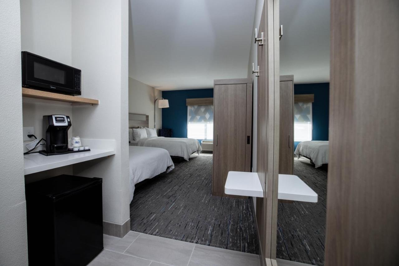 Holiday Inn Express & Suites Tampa Stadium - Airport Area By Ihg Bagian luar foto