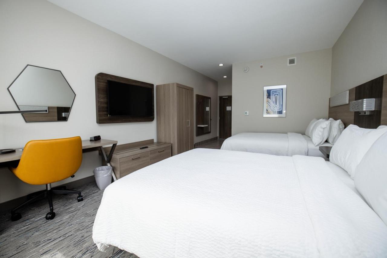 Holiday Inn Express & Suites Tampa Stadium - Airport Area By Ihg Bagian luar foto