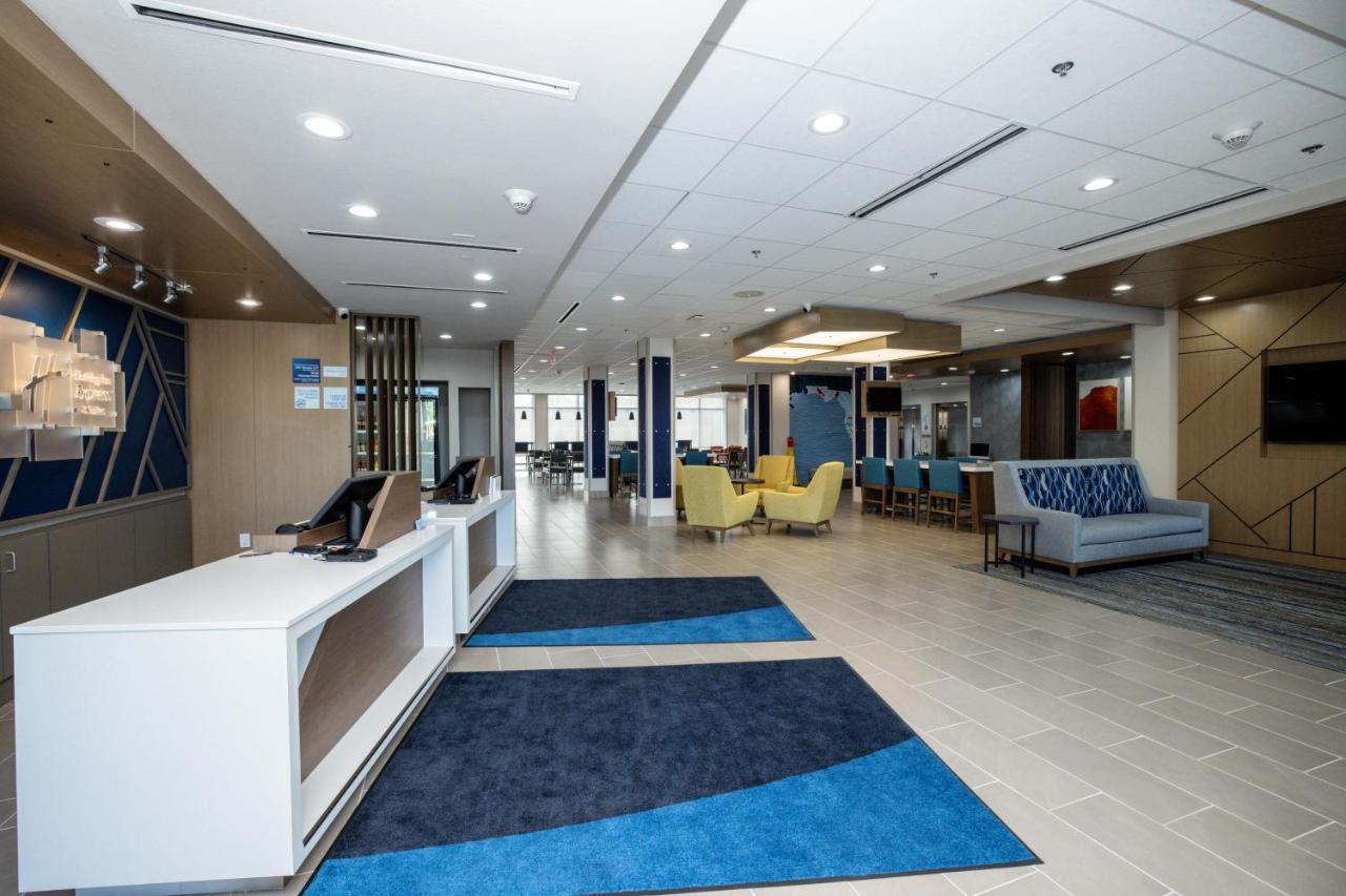 Holiday Inn Express & Suites Tampa Stadium - Airport Area By Ihg Bagian luar foto