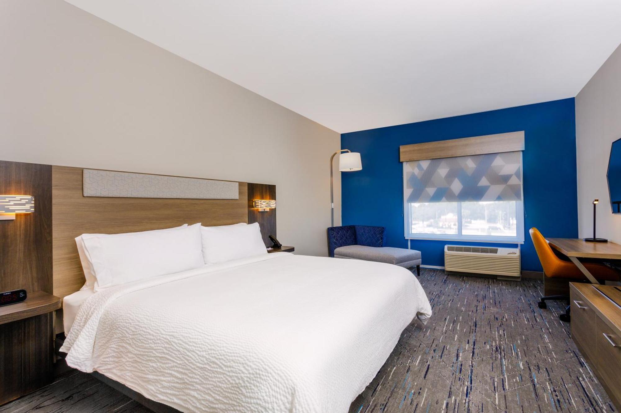 Holiday Inn Express & Suites Tampa Stadium - Airport Area By Ihg Bagian luar foto