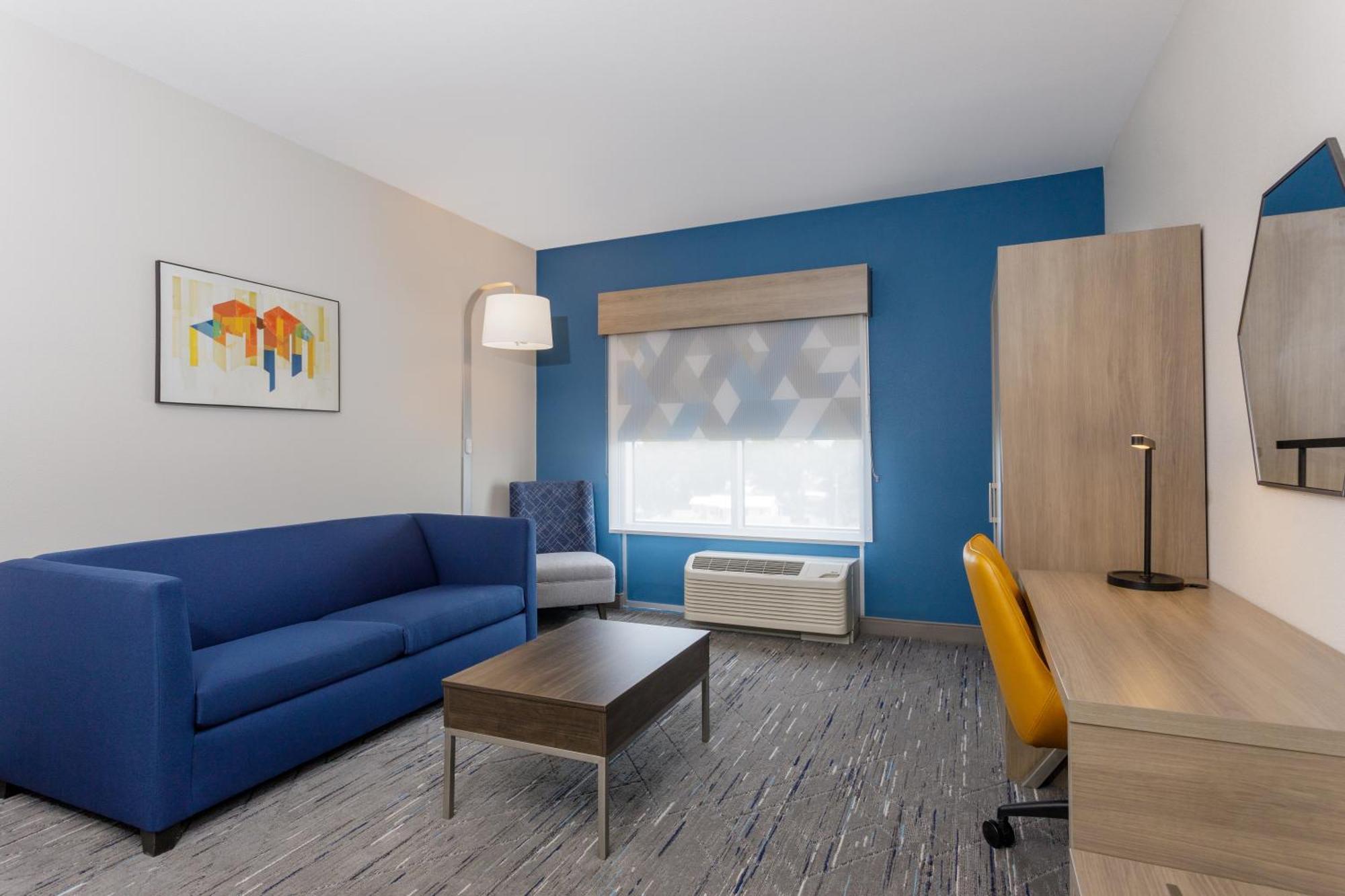Holiday Inn Express & Suites Tampa Stadium - Airport Area By Ihg Bagian luar foto
