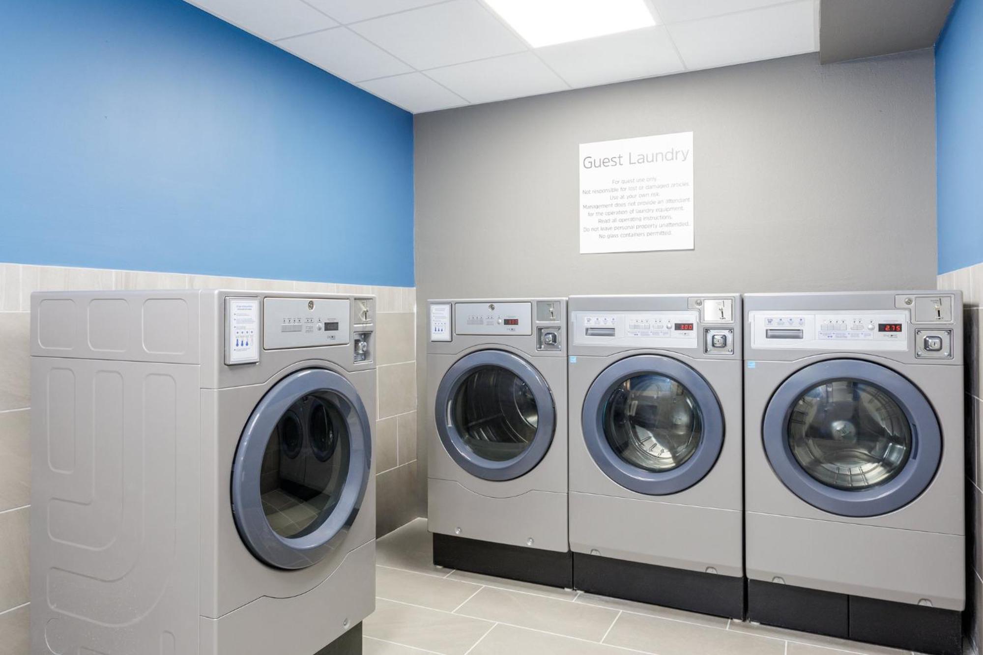 Holiday Inn Express & Suites Tampa Stadium - Airport Area By Ihg Bagian luar foto