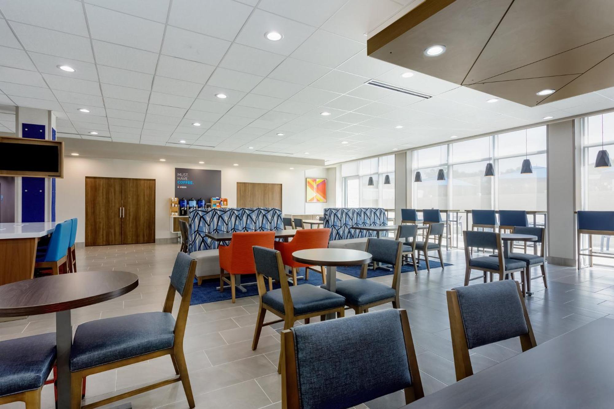 Holiday Inn Express & Suites Tampa Stadium - Airport Area By Ihg Bagian luar foto