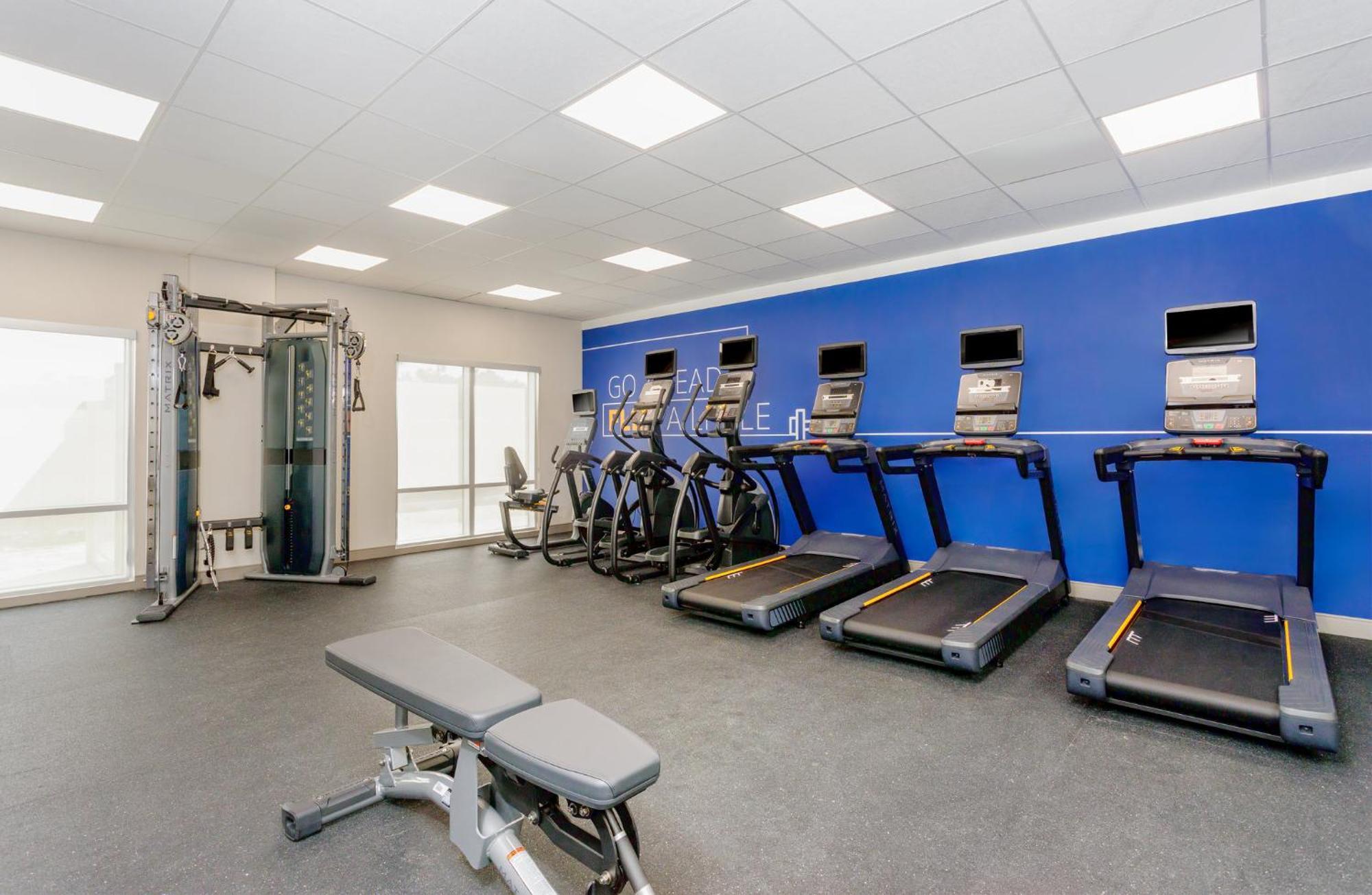 Holiday Inn Express & Suites Tampa Stadium - Airport Area By Ihg Bagian luar foto
