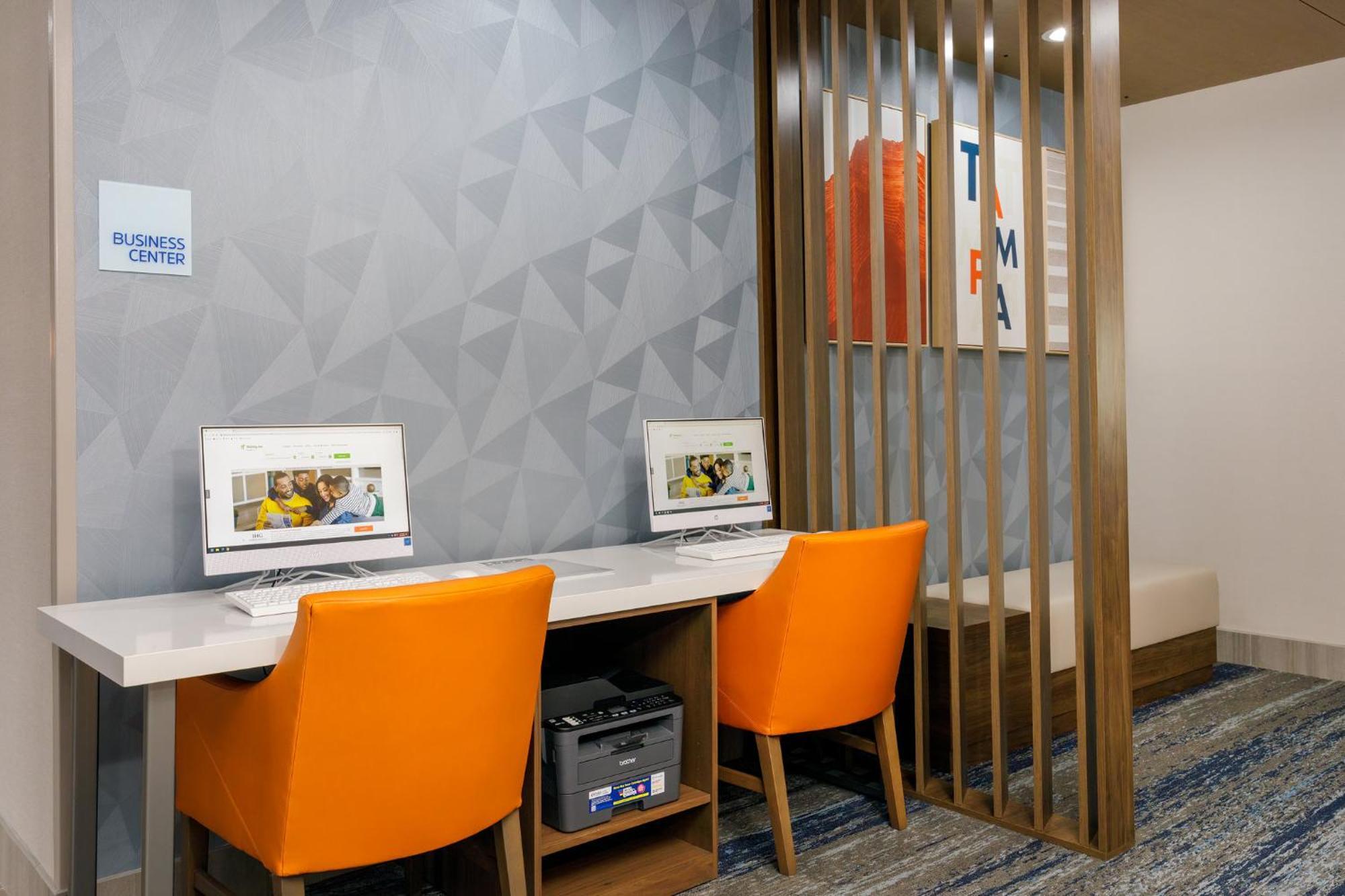 Holiday Inn Express & Suites Tampa Stadium - Airport Area By Ihg Bagian luar foto