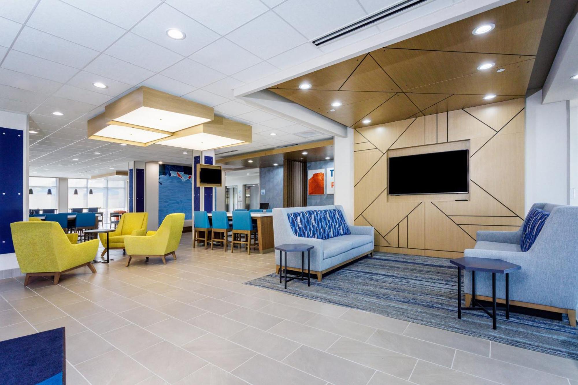 Holiday Inn Express & Suites Tampa Stadium - Airport Area By Ihg Bagian luar foto