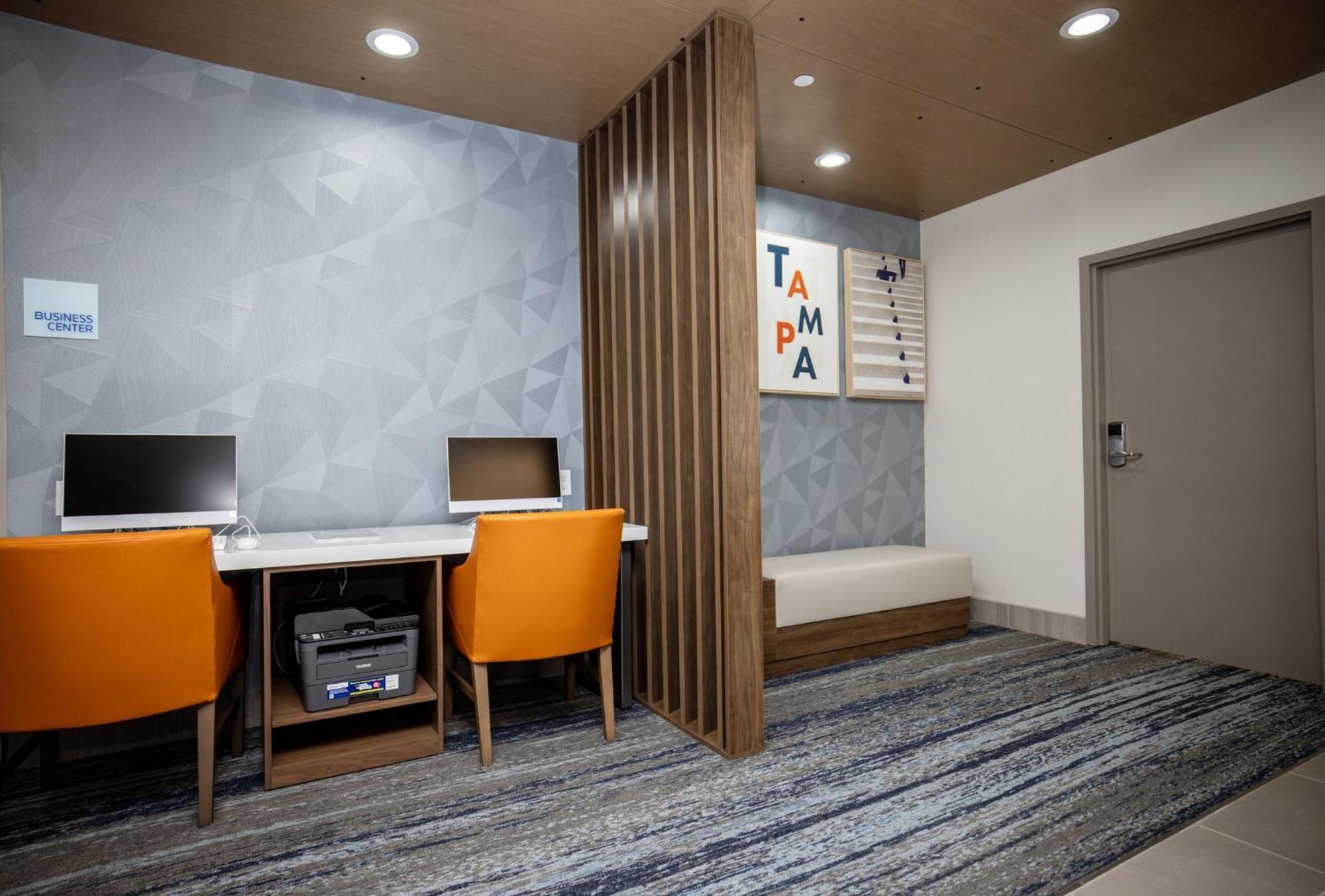 Holiday Inn Express & Suites Tampa Stadium - Airport Area By Ihg Bagian luar foto
