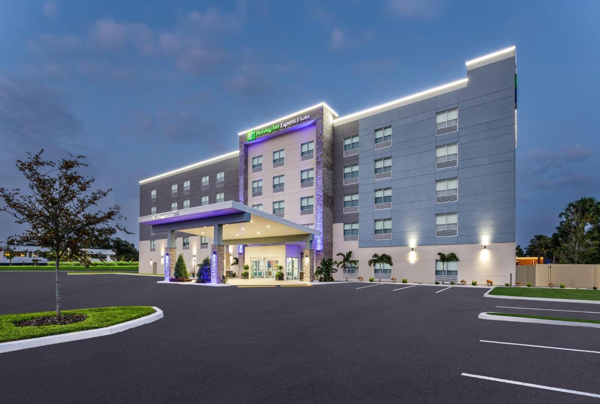 Holiday Inn Express & Suites Tampa Stadium - Airport Area By Ihg Bagian luar foto